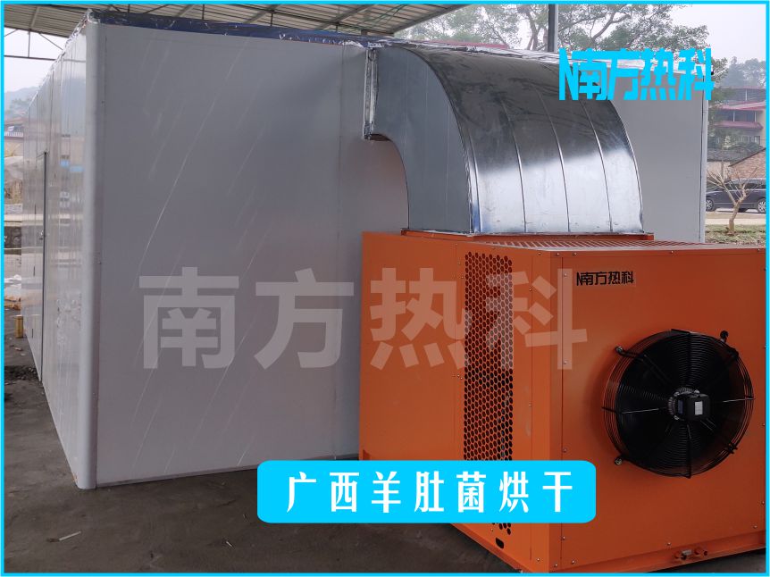 南方熱科無花果烘干機擁有熱回收裝置，采用PLC+觸摸屏全自動控制方式，智能化管理，性能穩(wěn)定，操作方便，烘干過程免人工操作，節(jié)約人力。
