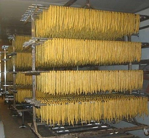 南方熱科空氣能腐竹烘干機(jī)烘干工藝要點(diǎn)包括煮沸后的豆?jié){，經(jīng)過一定時間的保溫，烘干過程需要控制好溫度